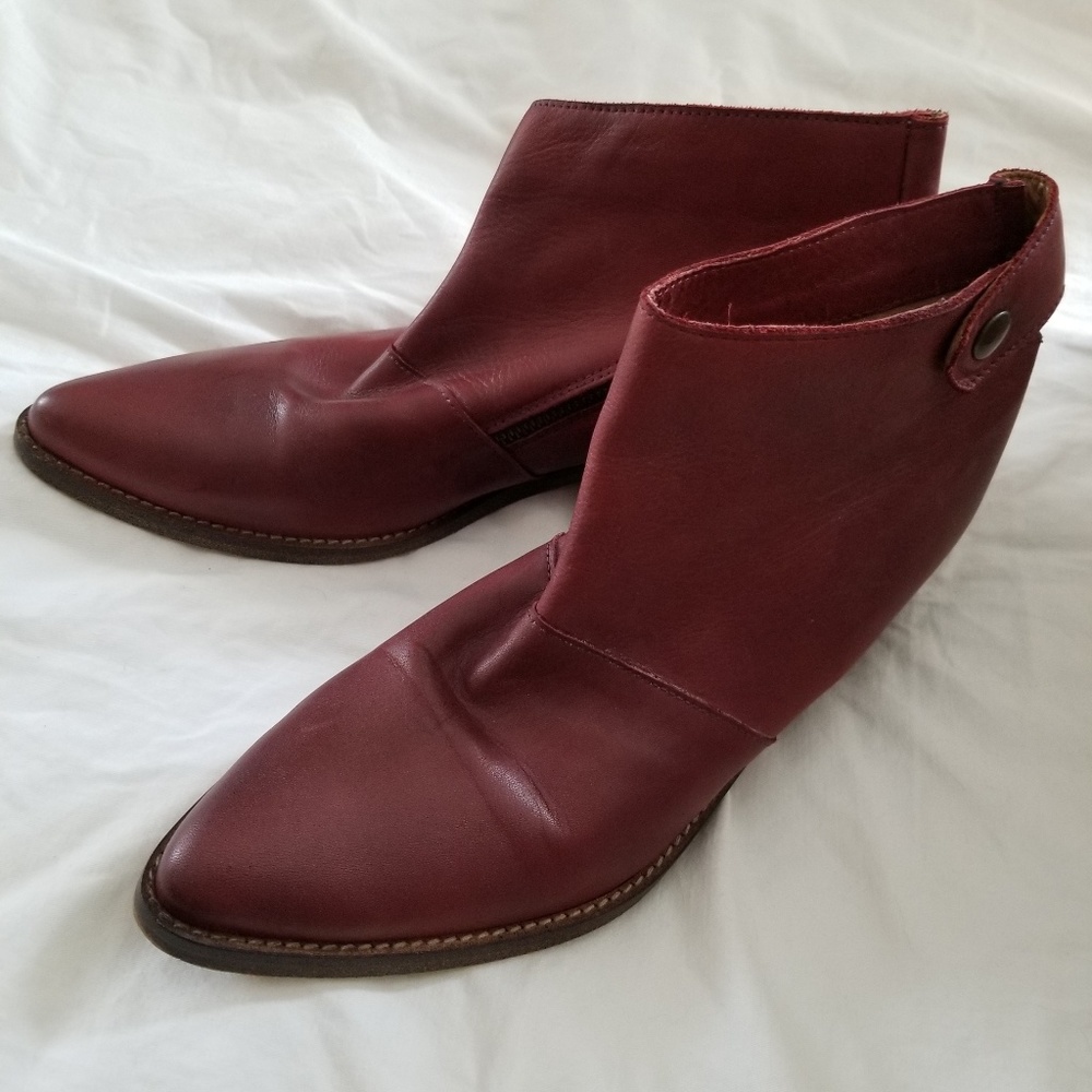 Red ankle boots western Italian leather